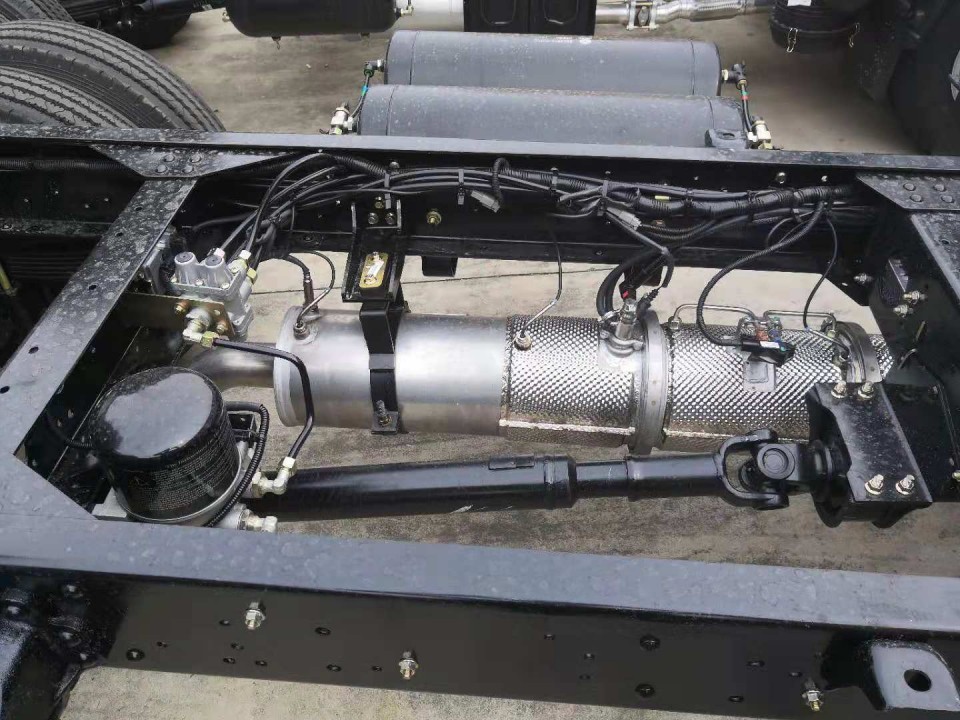 東風多利卡國六排氣管