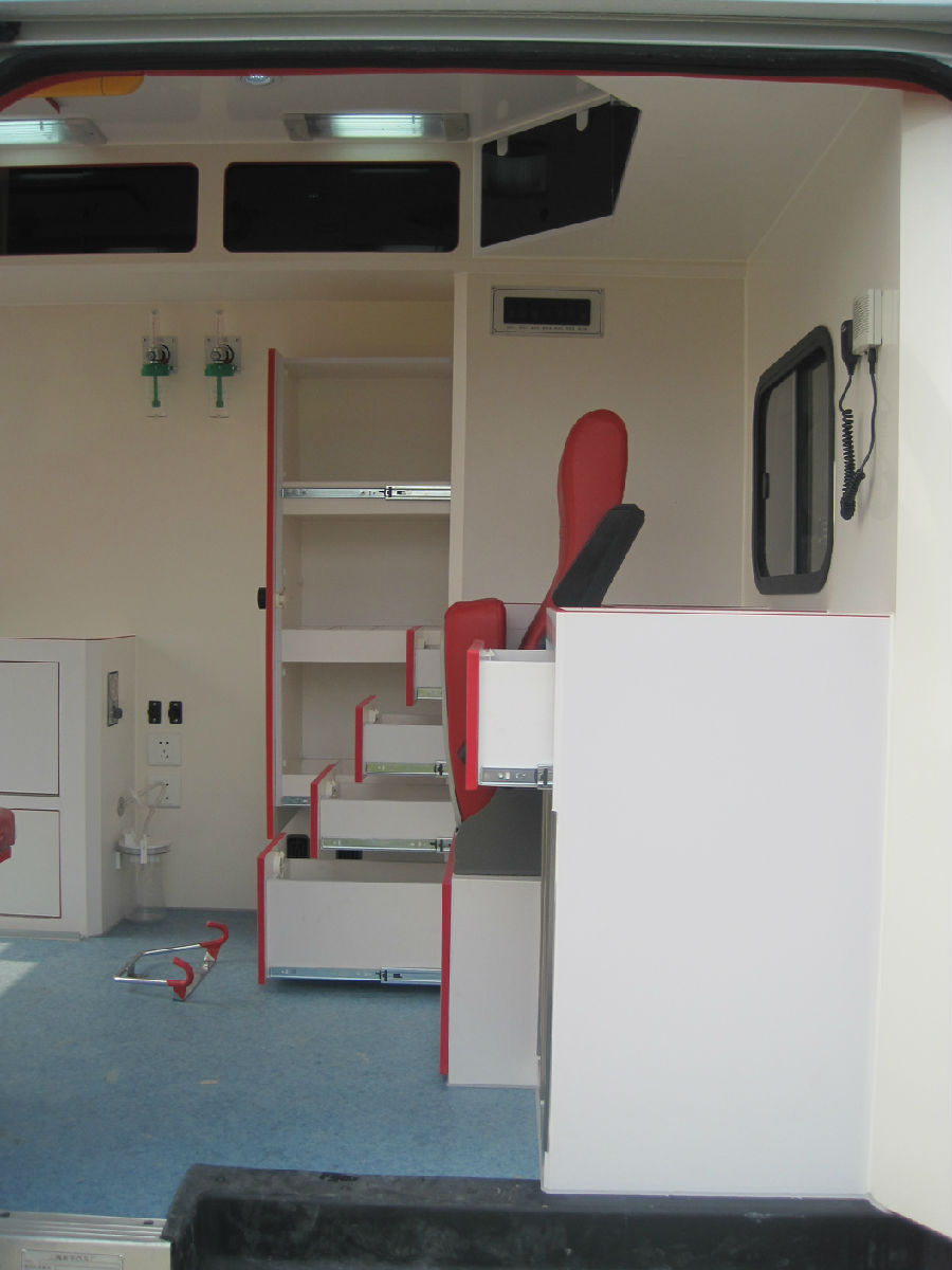 東風御風救護車