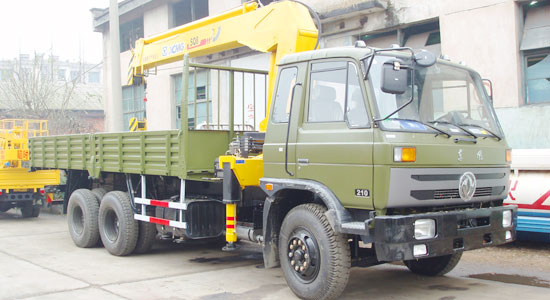 東風后雙橋隨車起重運輸車