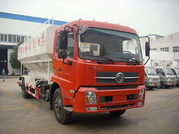 東風天龍前四后八散裝飼料運輸車